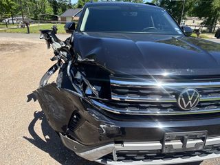 2022 Volkswagen Atlas 2.0T SE w/Technology - Primary Damage Right Image